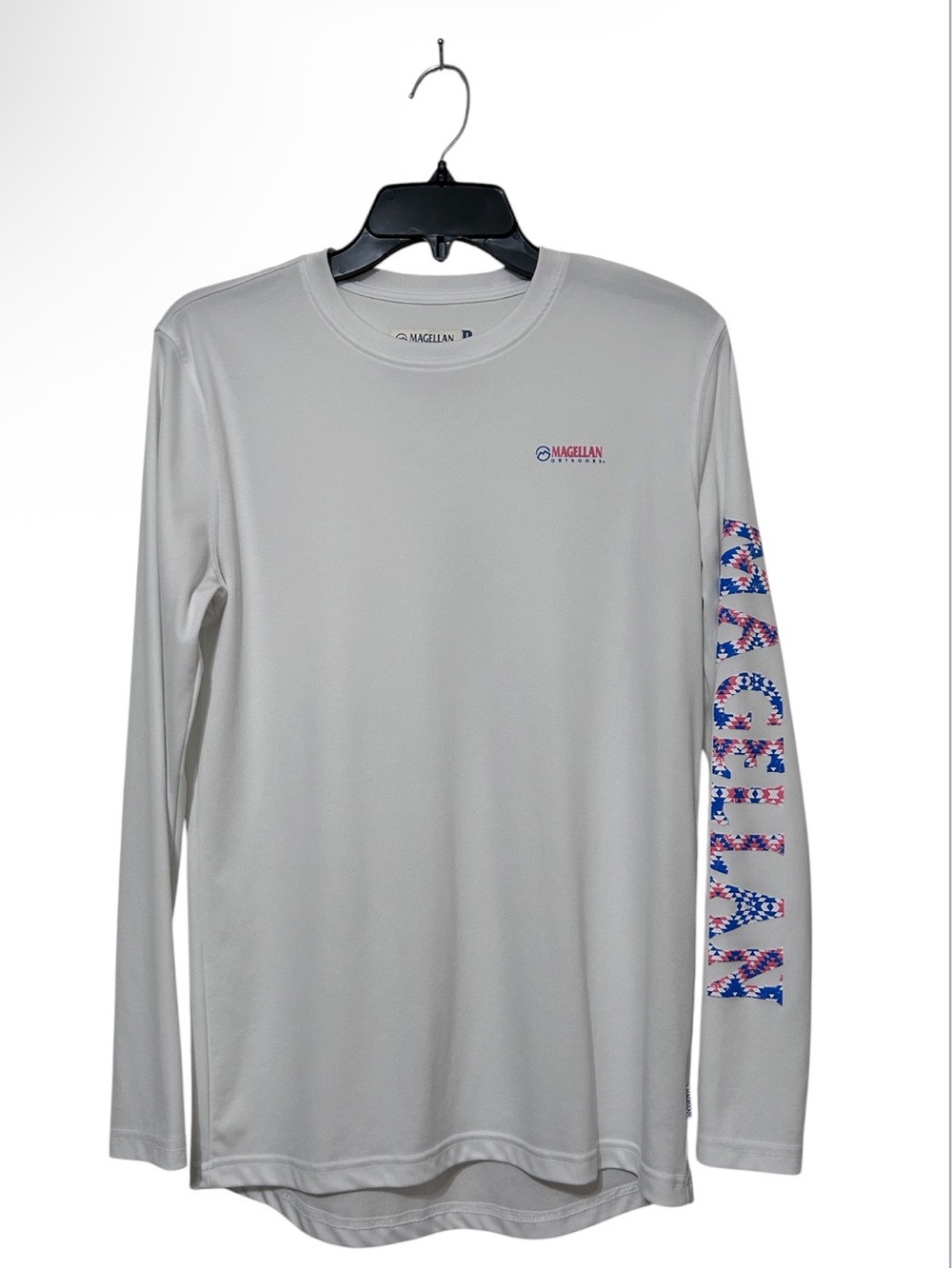 Magellan Outdoors Women’s Small White Long Sleeve Fishing Shirt Aztec Sleeve